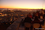 Sensationell ist der Blick von Athens Lykabettos-Hügel bei Sonnenuntergang
